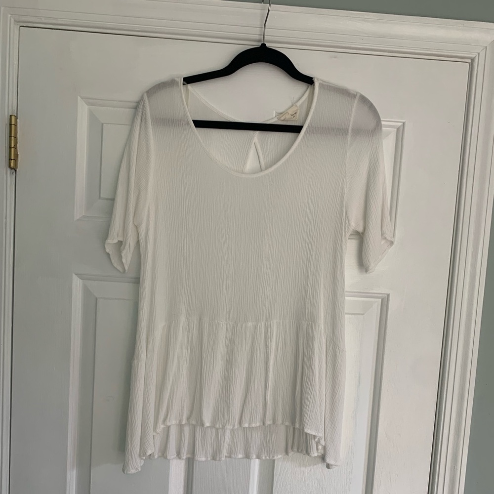 White key hole shirt